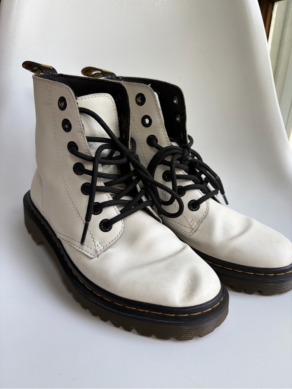 Dr Marten’s Sz 7 Doc Women's White Luana Lace-Up Leather Boots